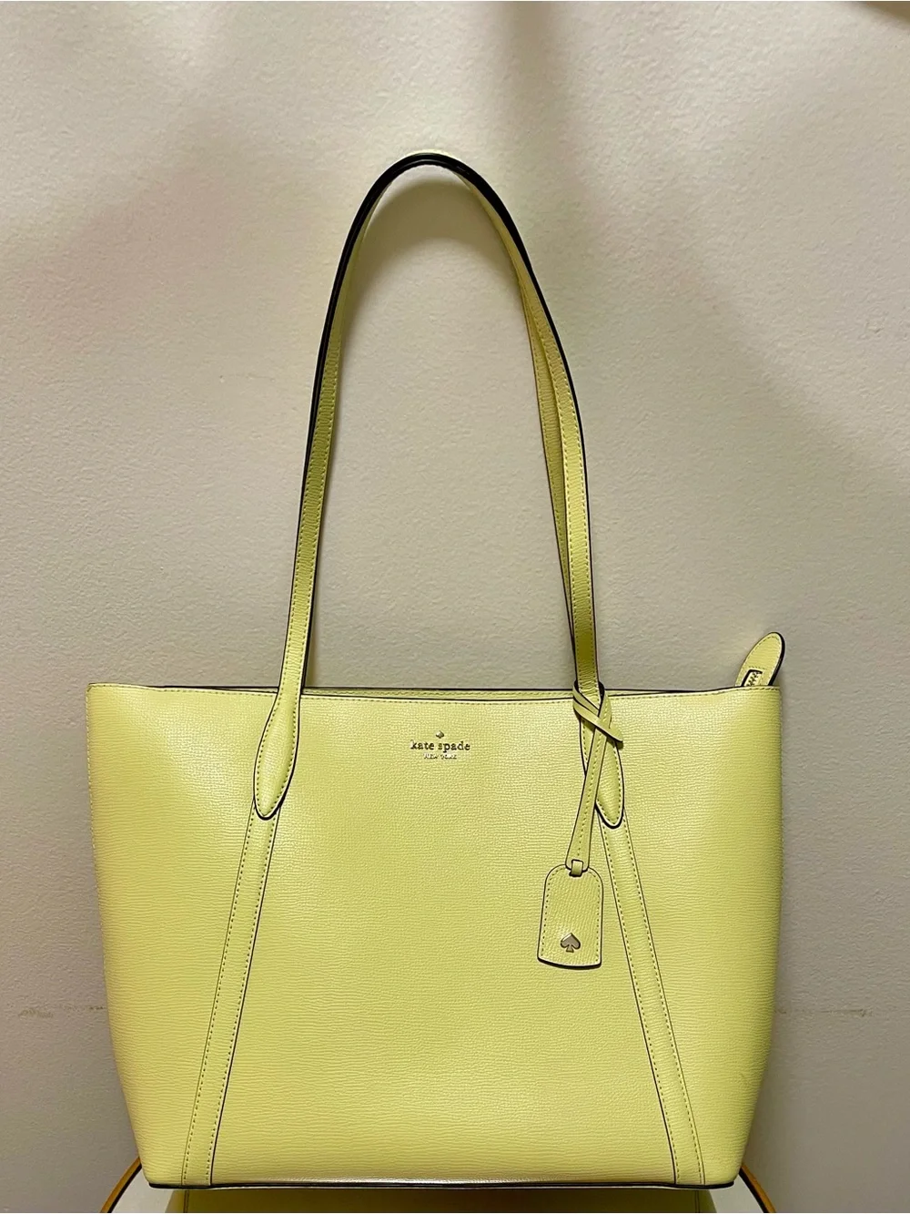 Like New Kate Spade Cara Large genuine leather Large Tote  Frosty Lime green